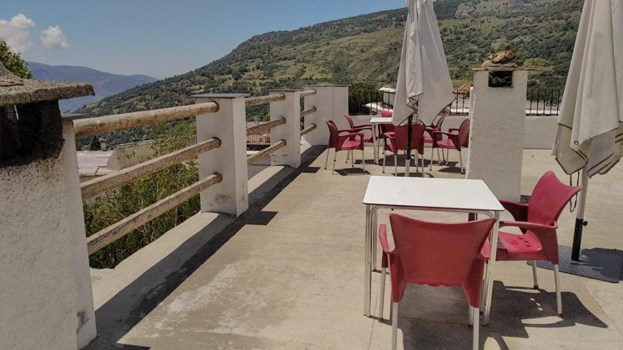 Hostal El Cascapenas De La Alpujarra Capileira Exterior photo